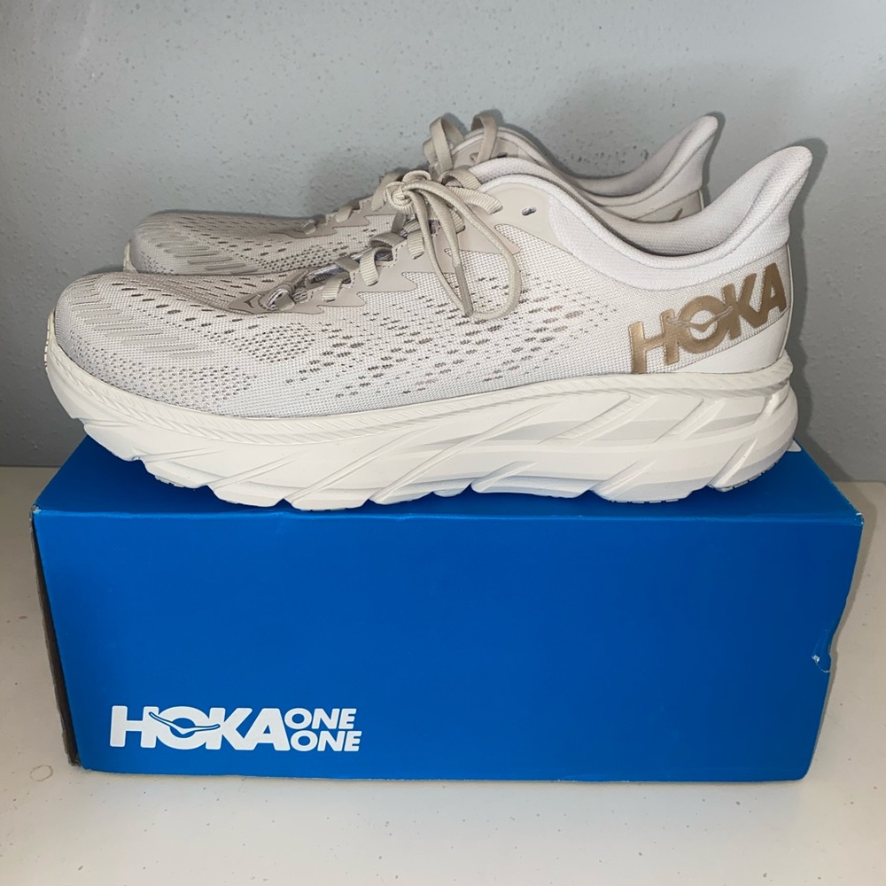 NWT: Women’s HOKA One One Clifton 7 Running Shoes